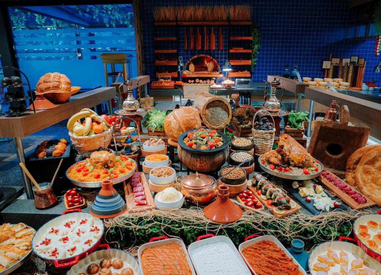 Mercure Trabzon Hotel Bagian luar foto A buffet at a hotel
