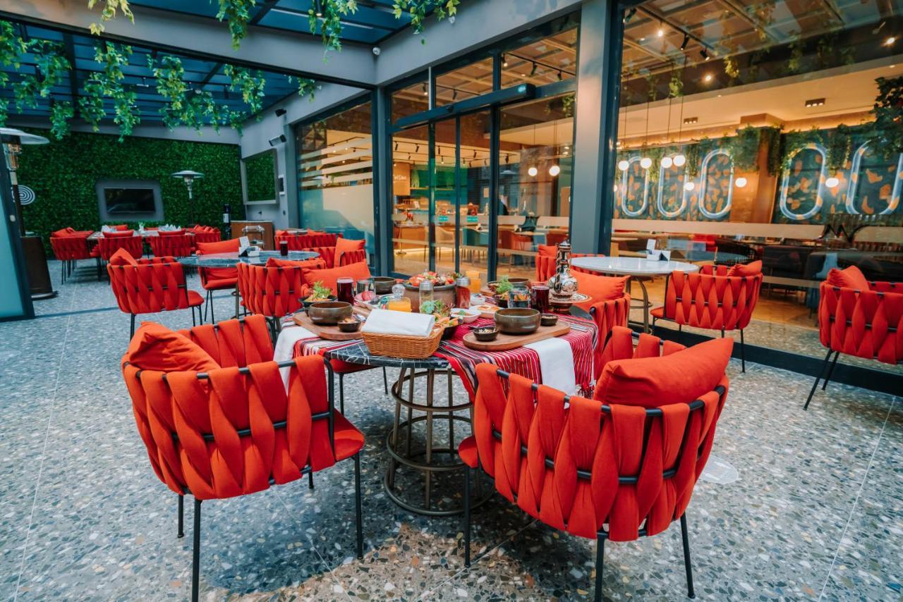 Mercure Trabzon Hotel Bagian luar foto The interior of the restaurant