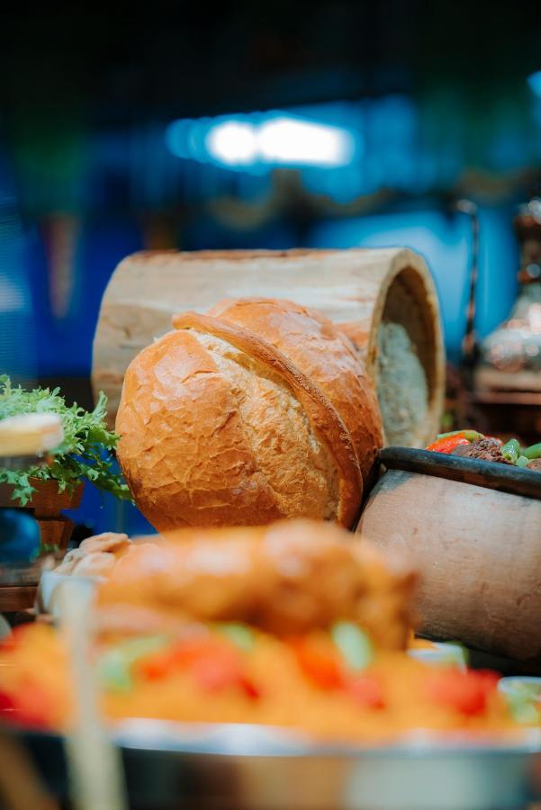 Mercure Trabzon Hotel Bagian luar foto A loaf of bread