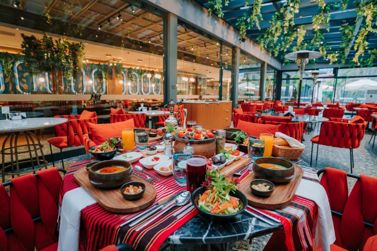 Mercure Trabzon Hotel Bagian luar foto Restaurant in the hotel