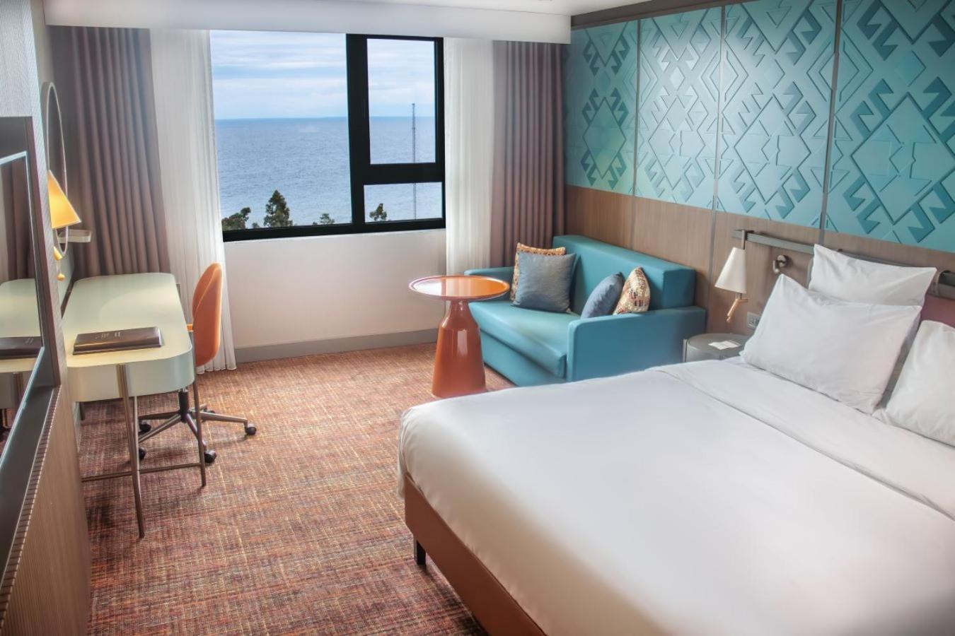 Mercure Trabzon Hotel Bagian luar foto A room at the hotel